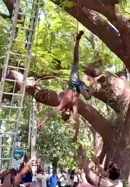 கயிறு மூலம் மீட்கப்பட்ட இளைஞர்