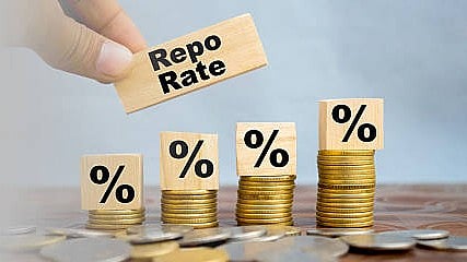 RBI Repo Rate 25bps உயர்வு: வங்கிக் கடன் வட்டி எவ்வளவு உயரும்? என்ன செய்ய வேண்டும்?