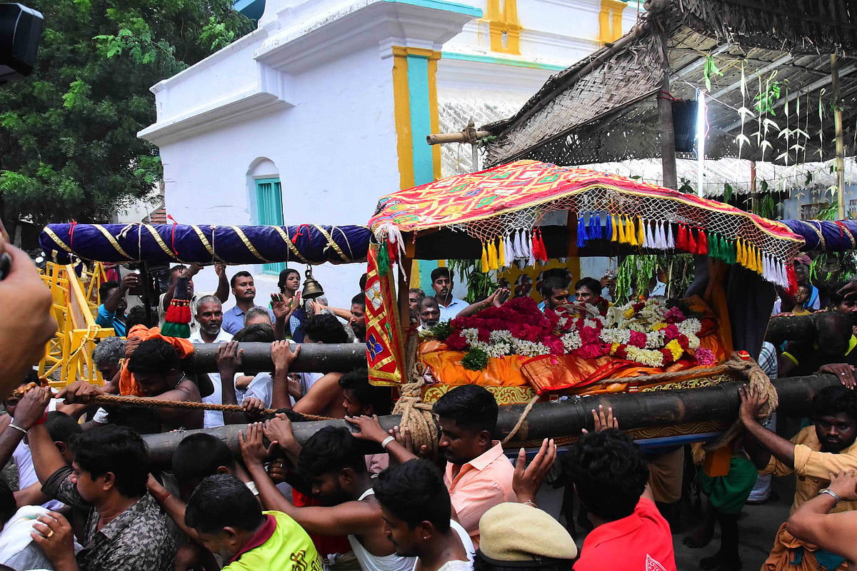திருப்பரங்குன்றம் மலைமேல் குமரருக்கு வேல் திருவிழா; மழை வேண்டி, விவசாயம் செழிக்க வழிபாடு! Album
