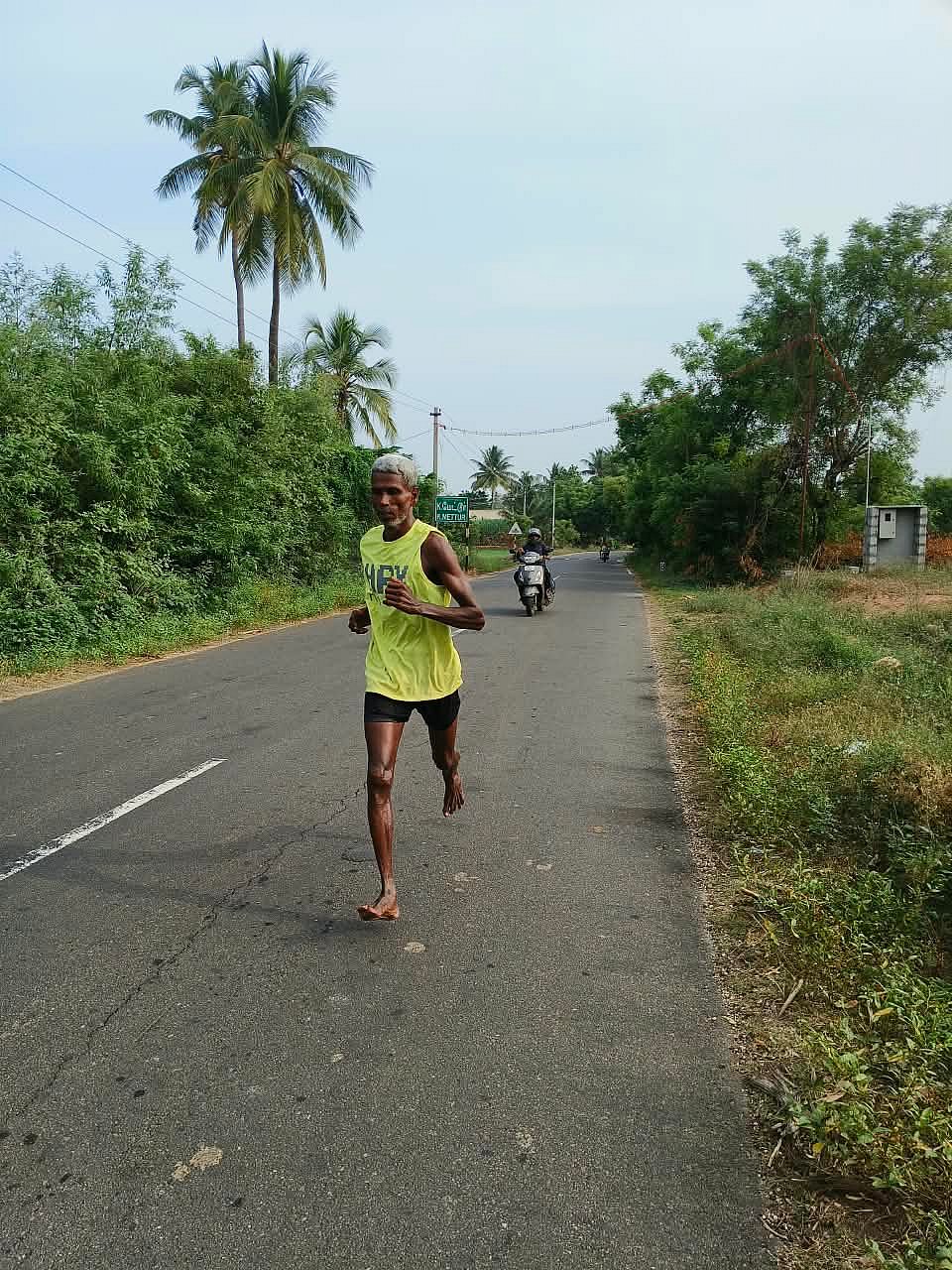 67 வயதில் தடகள போட்டியில் தங்கம் - கலக்கும் கவுந்தப்பாடி புதூர் சண்முகம்!