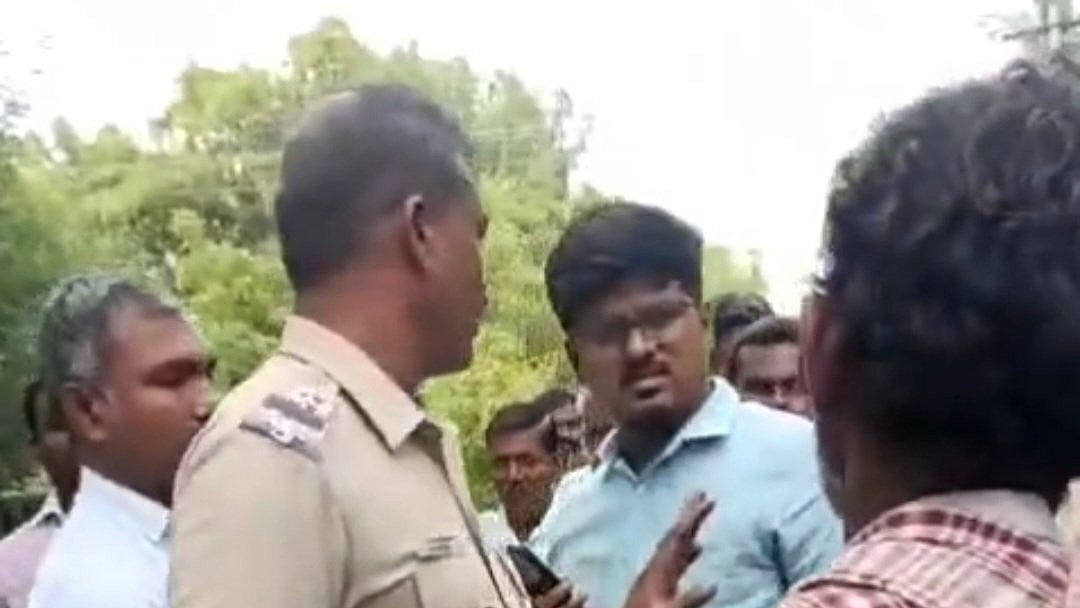 பொது மயானத்தில் புதைத்தால் வேலை தர மாட்டோம் ஈரோடு இளைஞரின் சாதி ஆணவ பேச்சு! என்ன நடந்தது?
