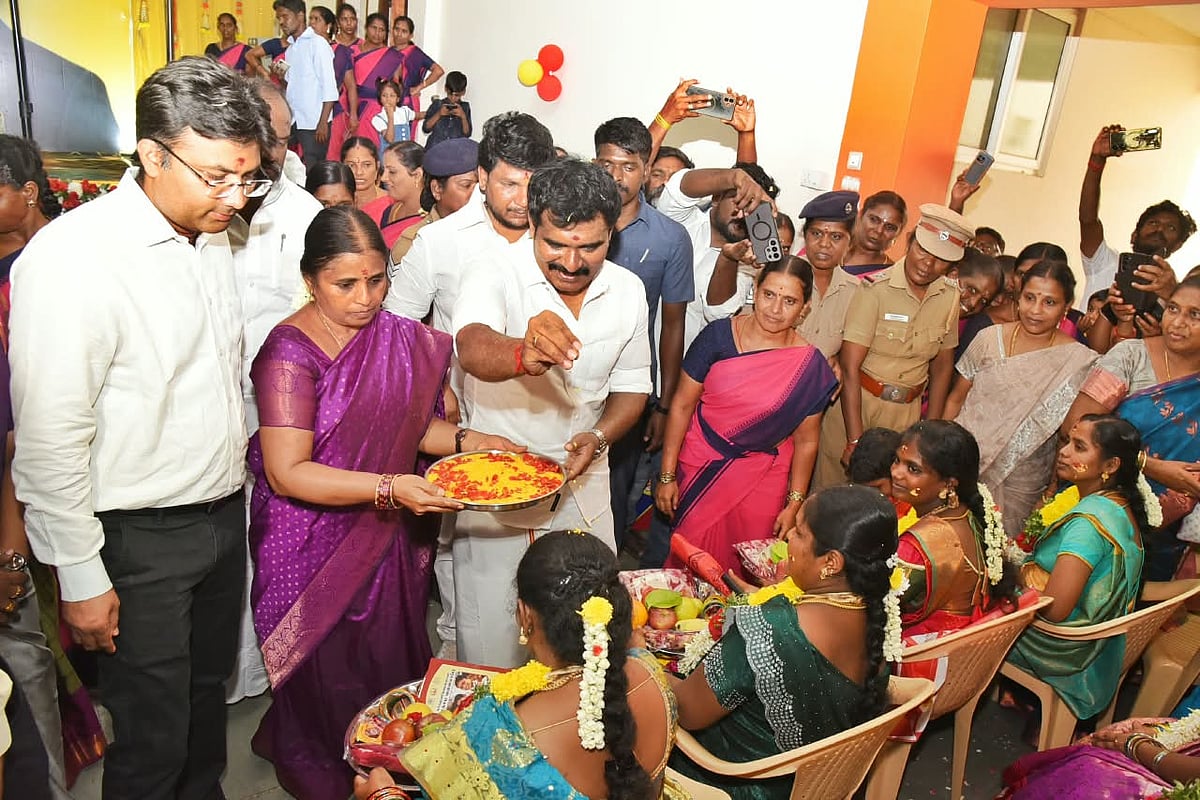 கர்ப்பிணித் தாய்மார்களுக்கு மகிழ்ச்சியான தருணம்; உசிலம்பட்டியில் சமுதாய வளைகாப்பு விழா | Photo Album