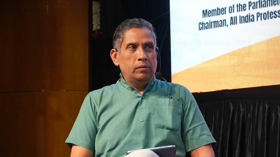 “எல்.முருகனை நீக்கிய மோடி; மத்திய அமைச்சரவையில் தமிழர் யாரும் இல்லை” - பிரவீண் சக்கரவர்த்தி சாடல்
