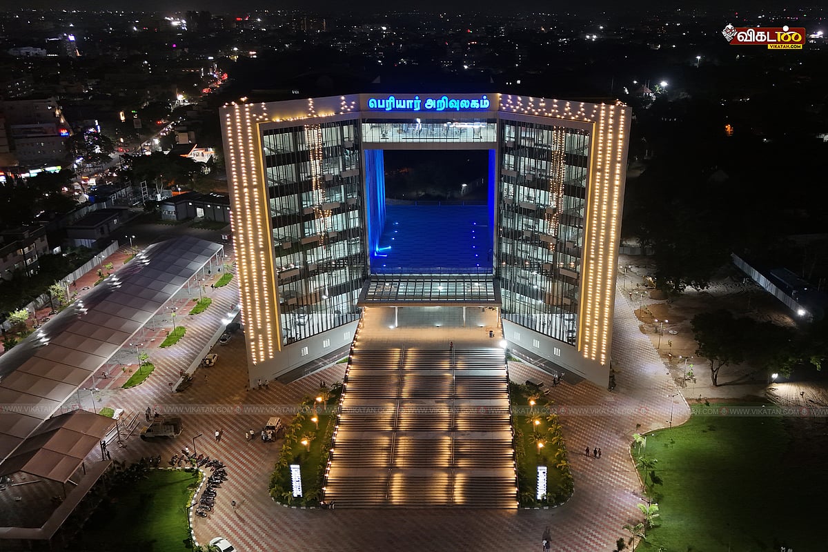 கோவை : இரவில் ஜொலிக்கும் பெரியார் அறிவுலகம்!   