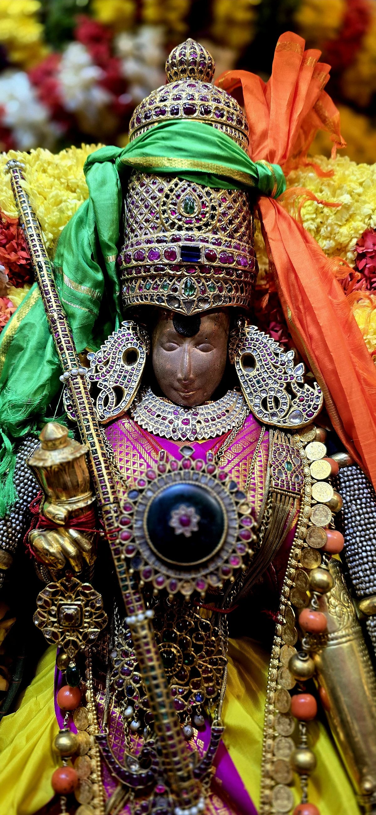 மீனாட்சி திருக்கோயிலில் நவராத்திரி திருவிழா: அன்னை மீனாட்சி பட்டாபிஷேக திருக்கோலம் | Photo Album