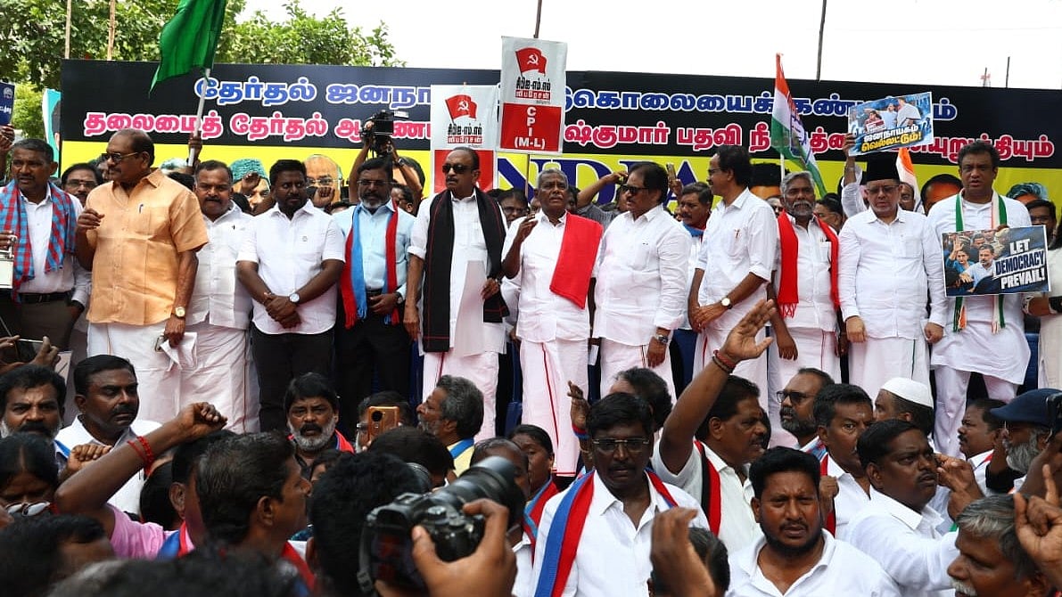 இந்திய கூட்டணி சார்பில் ஆர்ப்பாட்டம்