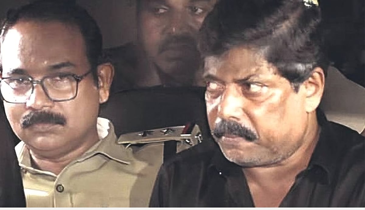 கூடத்தில் தறவாட்டில் நடந்த கொலை வழக்கில் கைதுசெய்யப்பட்ட ரவீந்திரன் நாயர்