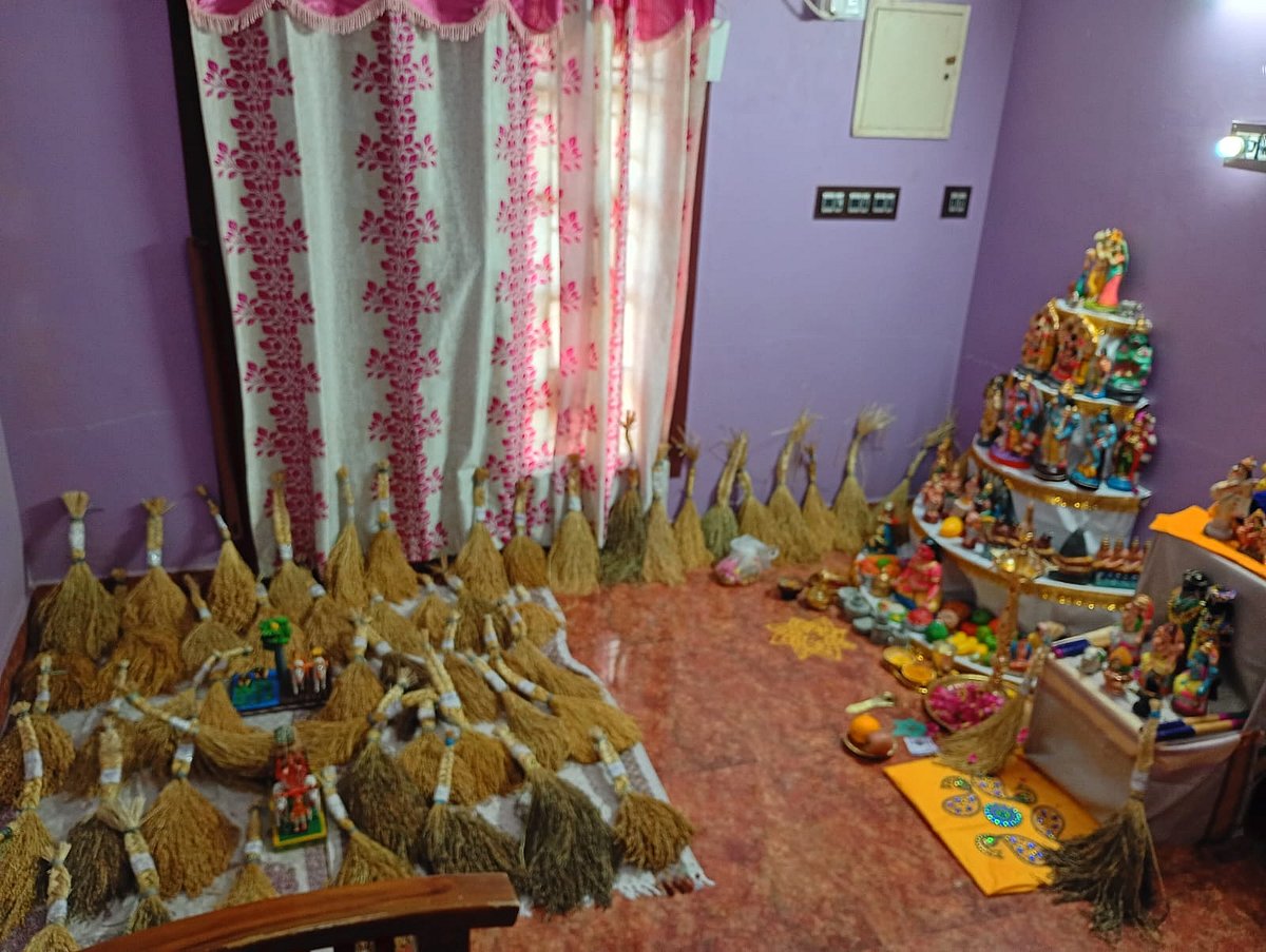 கொலுவில் பாரம்பர்ய நெற்கதிர்கள்