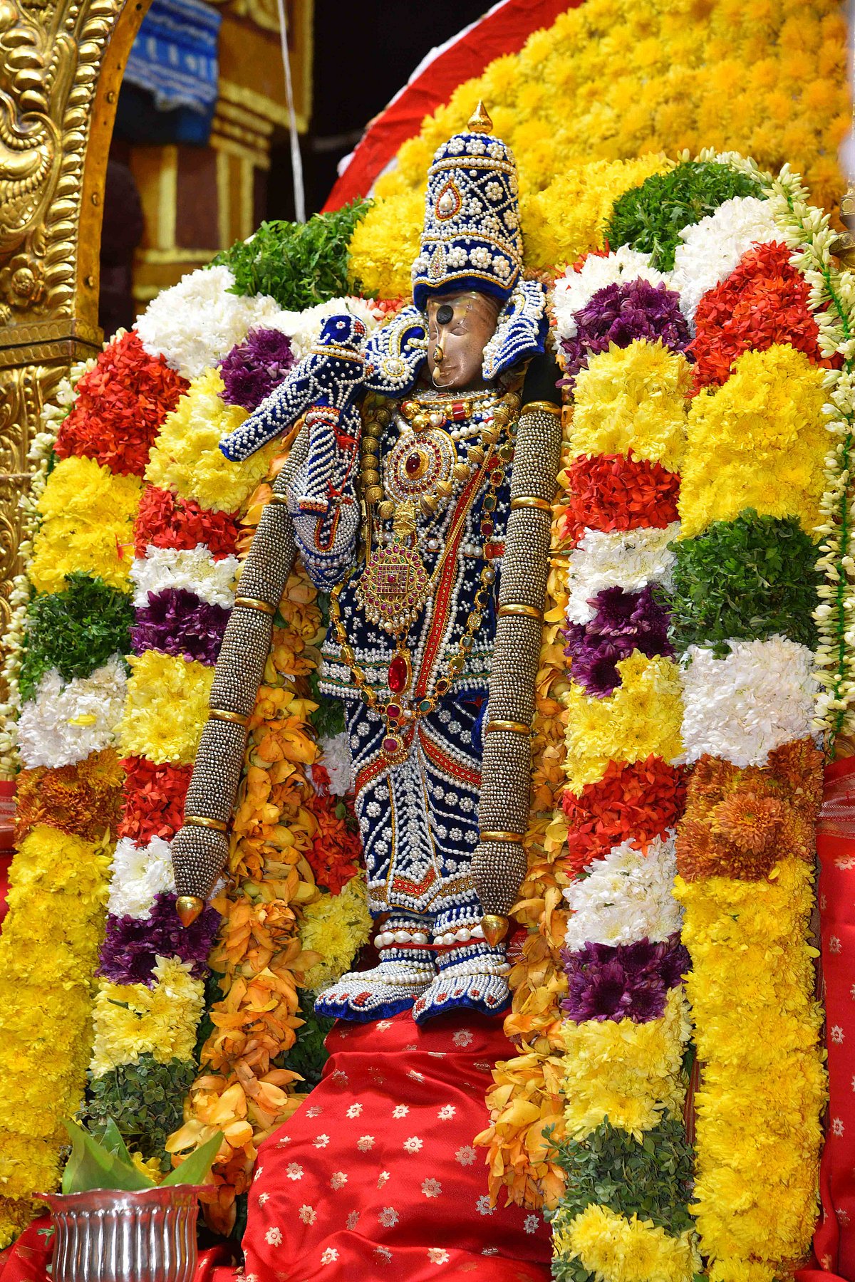 மீனாட்சி சுந்தரேசுவரர் திருக்கோயில் நவராத்திரி திருவிழா; 7-ம் நாள்... அன்னை மீனாட்சி முத்தங்கி சேவை!