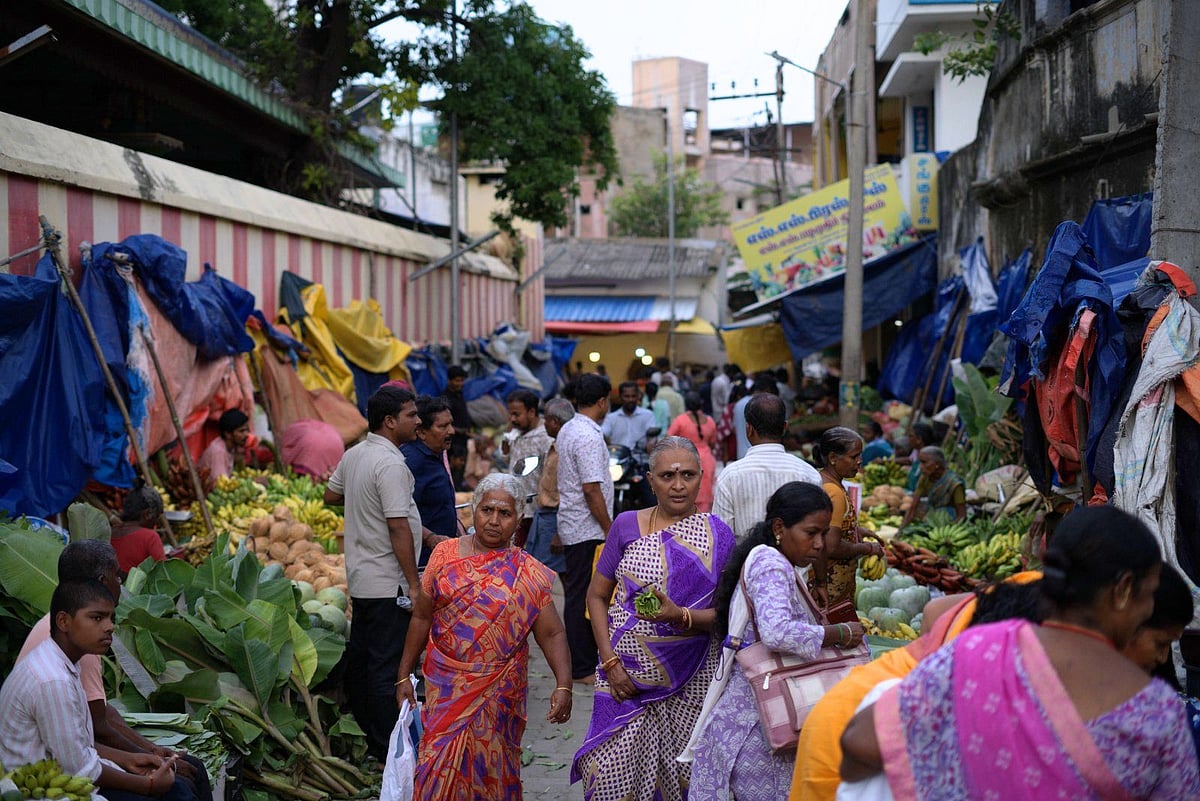 ஆயுத பூஜையை முன்னிட்டு; பூஜை பொருட்கள் விற்பனை மும்முரம் 
