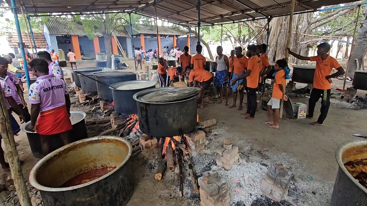 444 கிடாய்கள்; 1,800 சேவல்கள்; 16 ஆயிரம் பேர்... ஆண்கள் மட்டுமே பங்கேற்ற பிரமாண்ட கறி விருந்து!