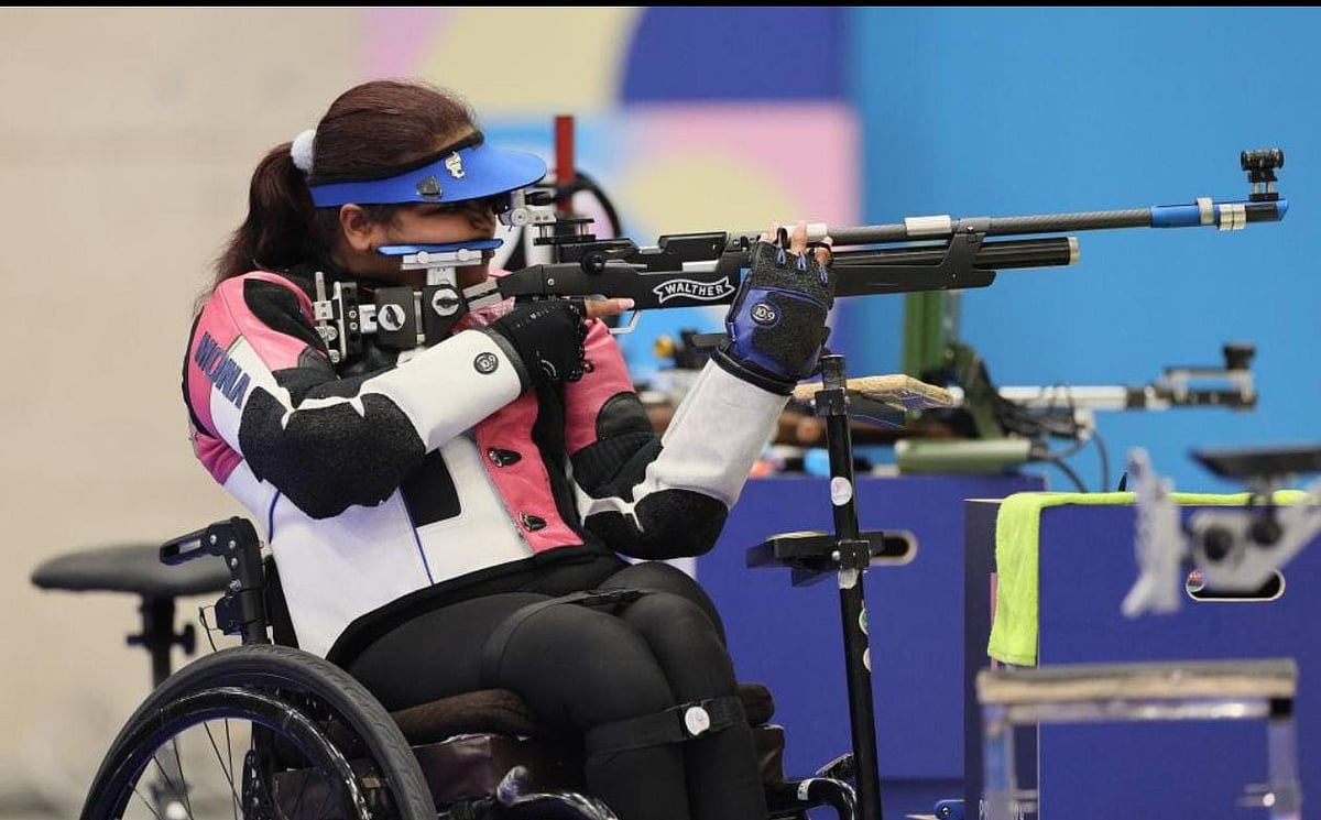 Paralympics: போலியோ பாதிப்பு, சவாலான வாழ்க்கைப் பயணம்... முதல் தங்கப் பதக்கம் வென்ற மோனா அகர்வால்!