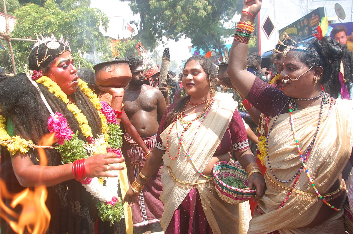 களைகட்டிய குலசேகரன்பட்டினம் தசரா திருவிழா.! லட்சக்கணக்கான மக்கள் சுவாமி தரிசனம்.!