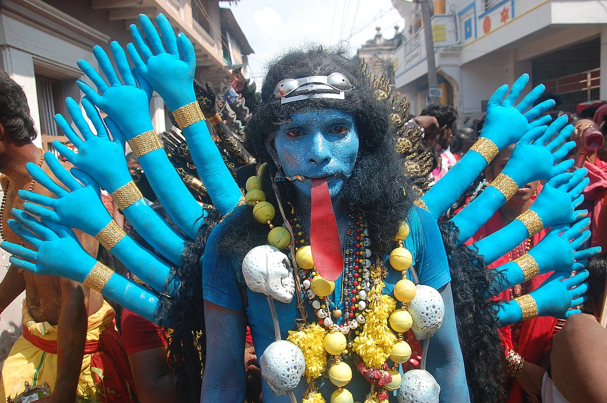 குலசேகரன்பட்டினம் தசரா சூரசம்ஹார விழா; மகிஷாசூரனை வதம் செய்த முத்தாரம்மன்! | Album