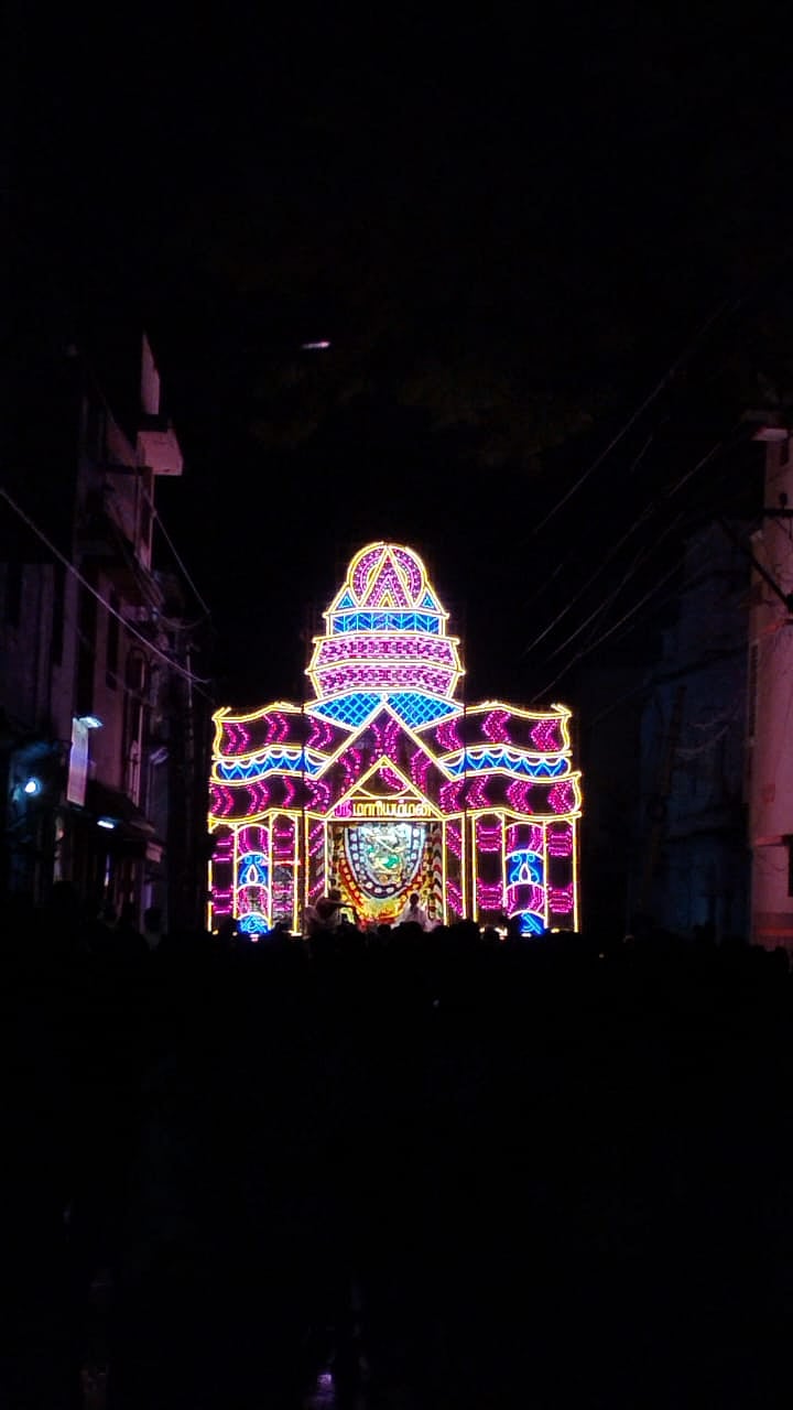 நவராத்திரி: நெல்லை டவுனில் சங்கமித்த 37 அம்மன் சப்பரங்கள்... தசரா நிறைவு நாளில் களைகட்டிய விழா!