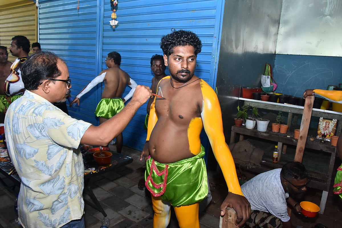 செண்டை முழங்க... புலிகள் உரும... கேரளத்தை அதிரவைக்கும் புலிகளி ஊர்வலம்! | Photo Album