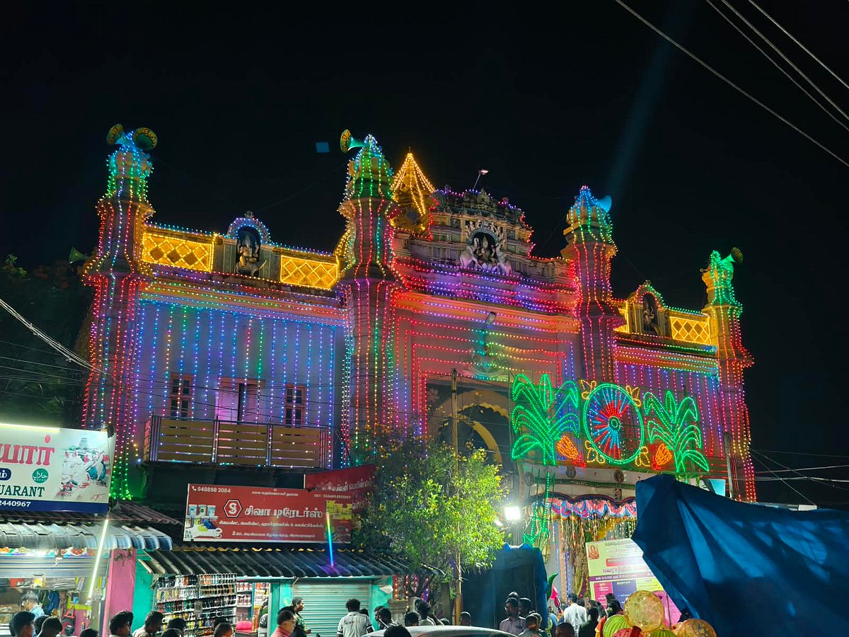 ராமநாதபுரம்: சமஸ்தான வாரிசு உரிமை யாருக்கு? - முதல் மரியாதை சர்ச்சையால் தடைபட்ட விஜயதசமி ஊர்வலம்!