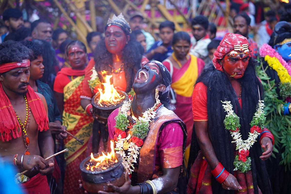 குலசை தசரா திருவிழா: வேடங்கள் ஆயிரம்… பக்தி ஒன்றே! | Photo Album