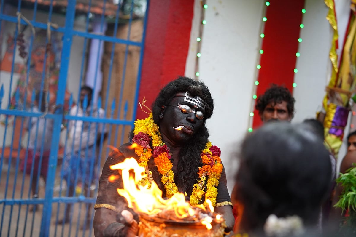 குலசை தசரா திருவிழா: வேடங்கள் ஆயிரம்… பக்தி ஒன்றே! | Photo Album