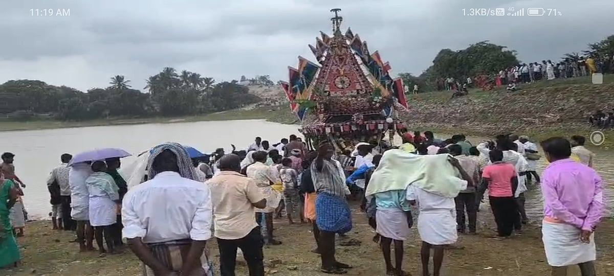 ஈரோடு: அலங்கரிப்பட்ட‌ சப்பரத்தில் அருள்பாலித்த திகினாரை ரங்கசாமி மல்லிகார்ஜுனா, மனமுருகிய பக்தர்கள்!
