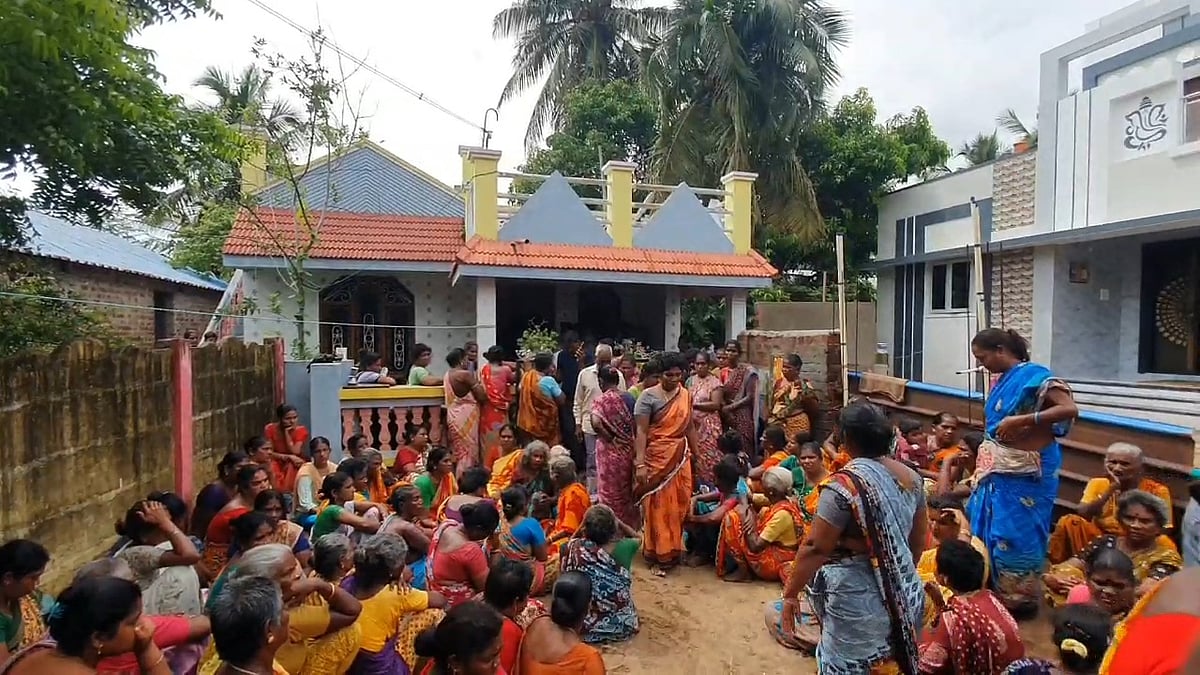 சோகத்தில் உறவினர்கள்