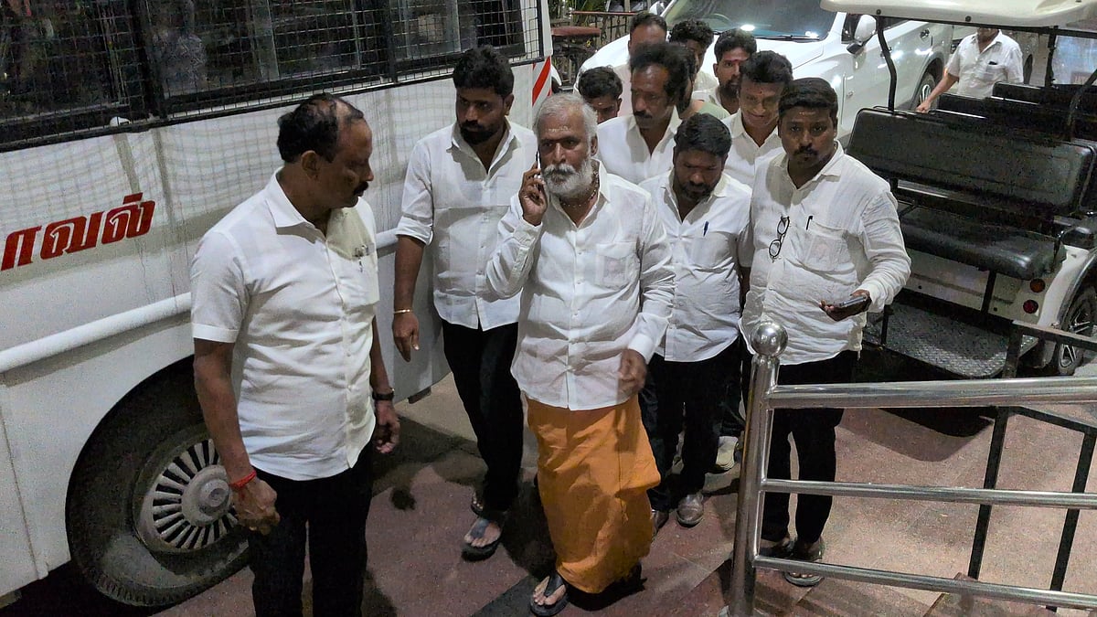 மருத்துவமனையில் சேகர்பாபு