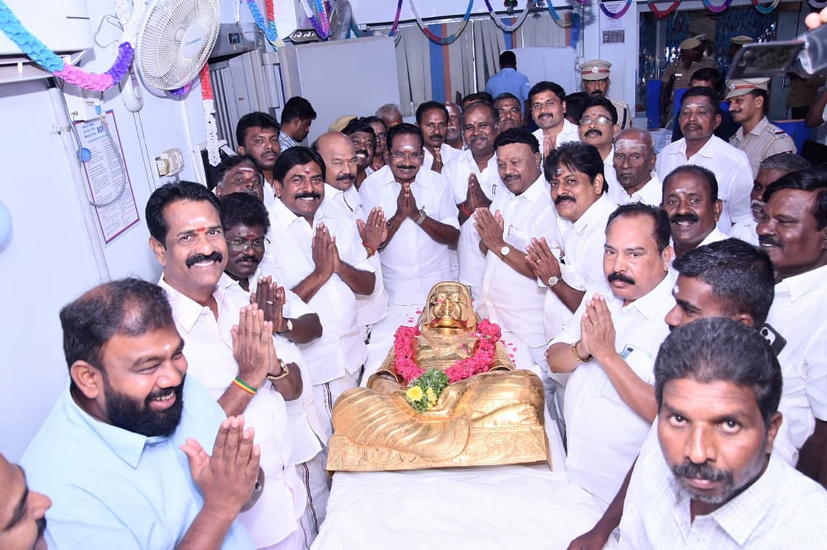 முத்துராமலிங்க தேவர் சிலையின் தங்க கவசம்