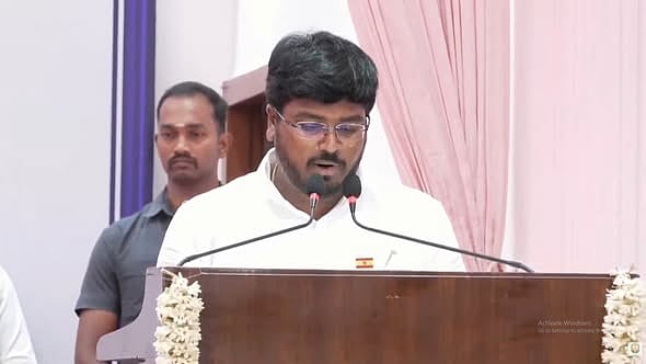 அமைச்சர் வி.கே. இராஜிவ்