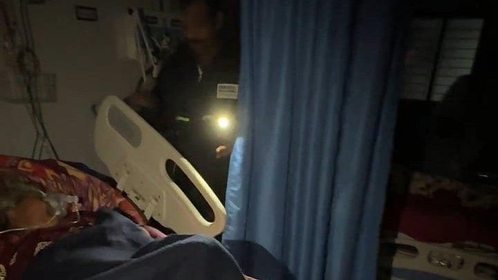ICU நோயாளிகளுக்கு மொபைல் டார்ச் வெளிச்சத்தில் சிகிச்சை; கோத்தகிரி அரசு மருத்துவமனையில் தொடரும் அவலம்